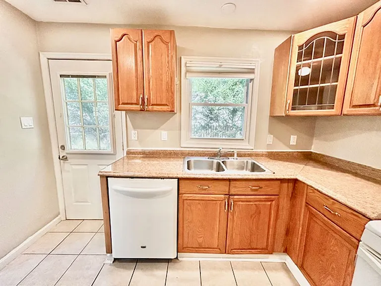 2127 Pimmit Dr — Photo 11