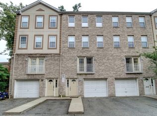 15 Zabriskie St #1502, Hackensack, NJ 07601