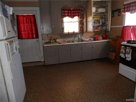 3rd image of 805 E Hawkins St