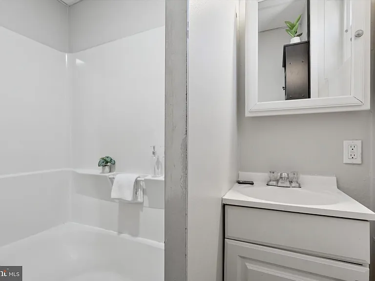 3098 Aramingo Ave #1/2-2 — Photo 9