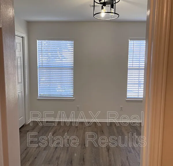 1607 N Timberline Dr — Photo 7