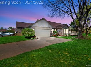 15487 Orchard Ridge Dr, Clinton Township, MI 48038