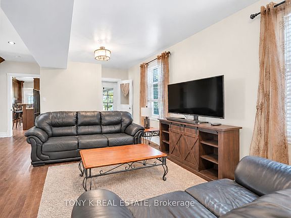 5th image of 1027 Ewart St