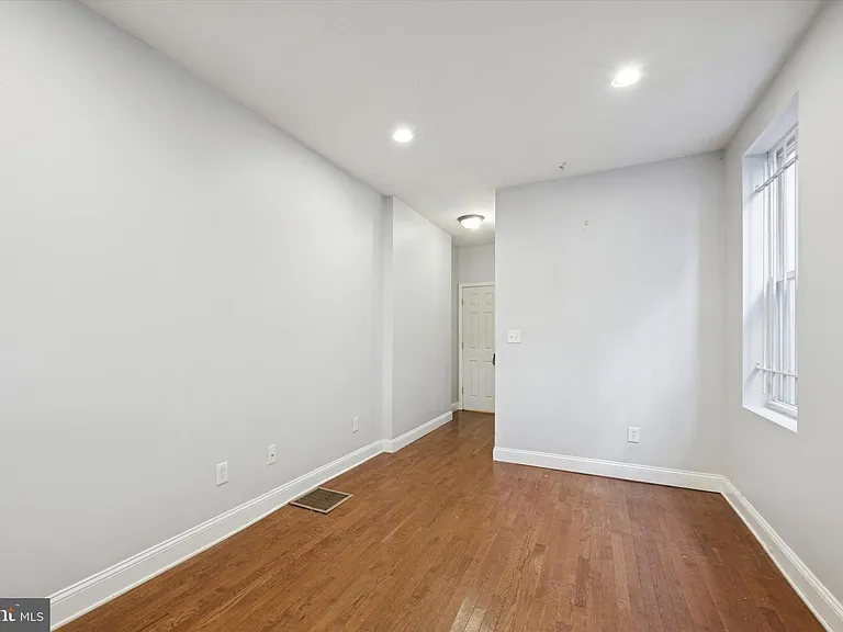 1625 Edgley St — Photo 10