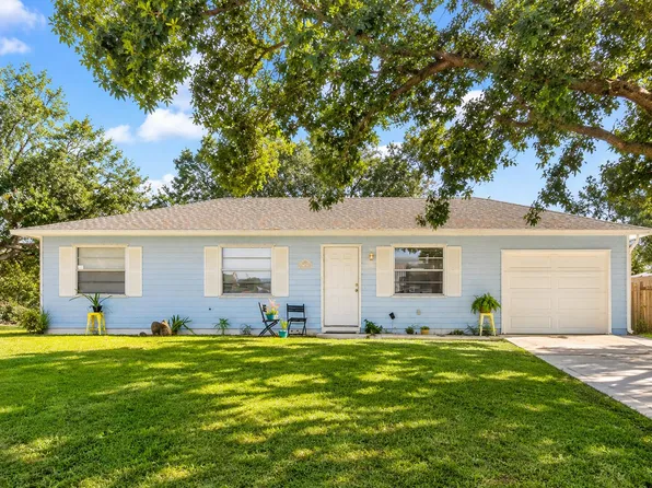 1102 SW Arc Court, Port St Lucie, FL 34953