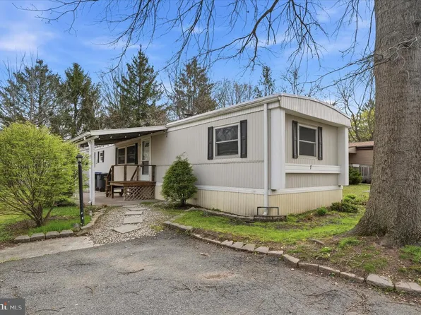 7 Oak Dr, Spring City, PA 19475