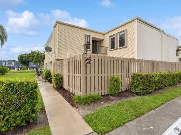 1590 Shaker Circle, Wellington, FL 33414