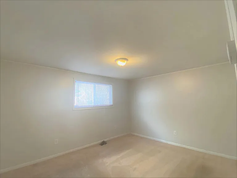 22820 Beechwood Ave — Photo 7