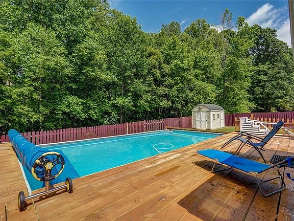 3rd image of 8113 Kelly Oak Dr