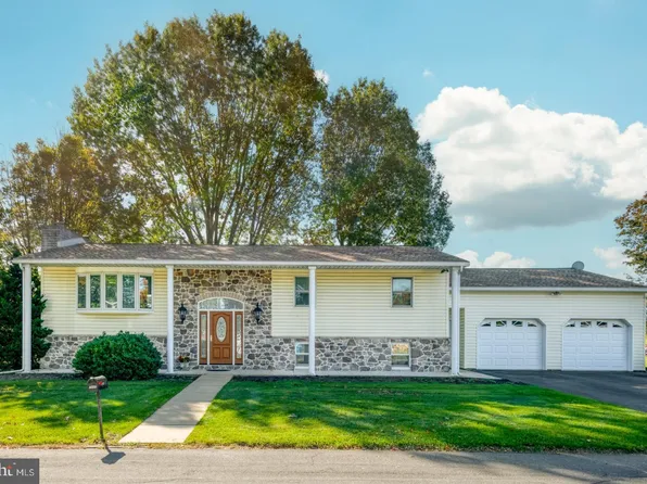 7945 Umberger Rd, Harrisburg, PA 17112