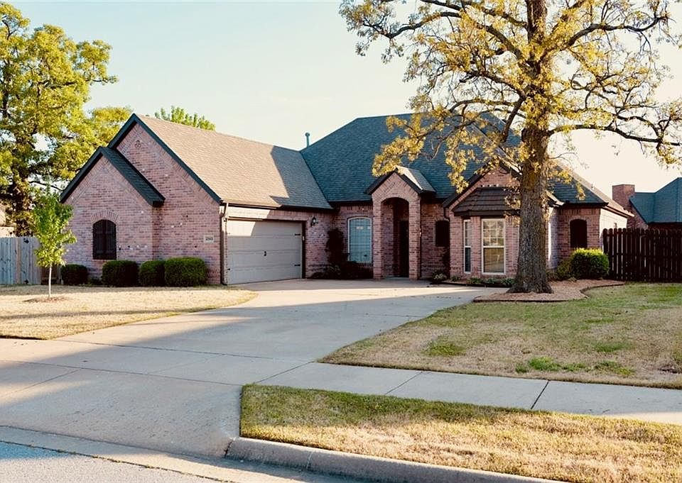 1st image of 2503 SW Pinoak Ave
