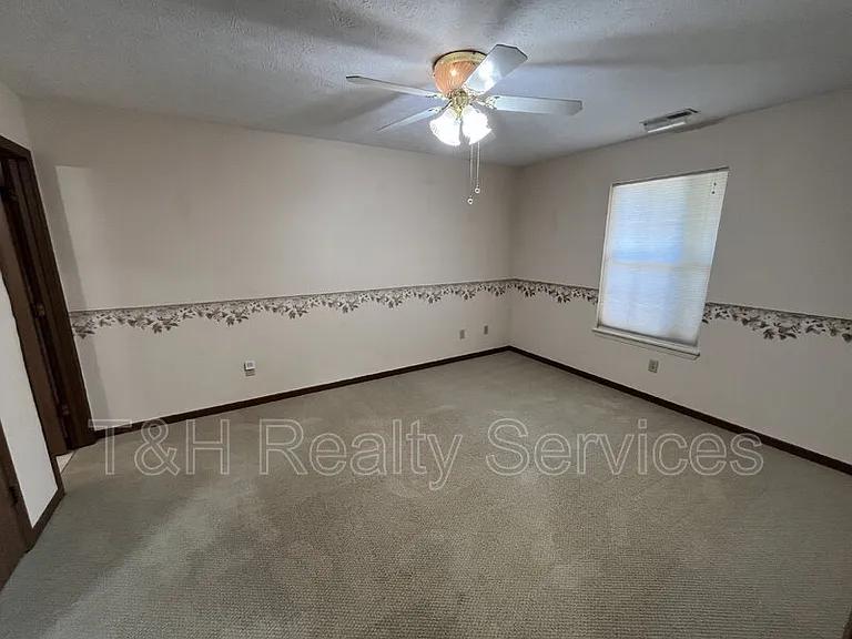 4 Village Pkwy — Photo 7