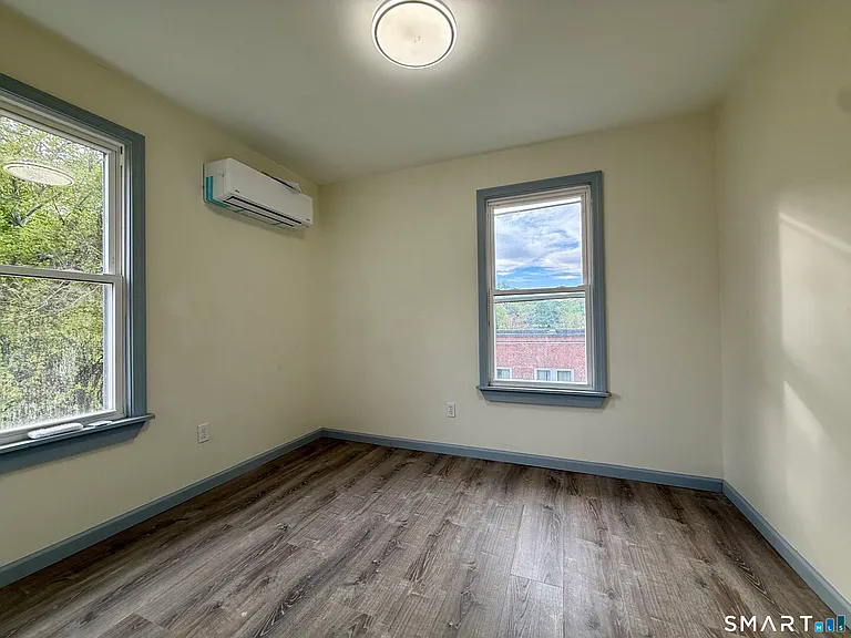 22 Hawthorne Ave — Photo 11