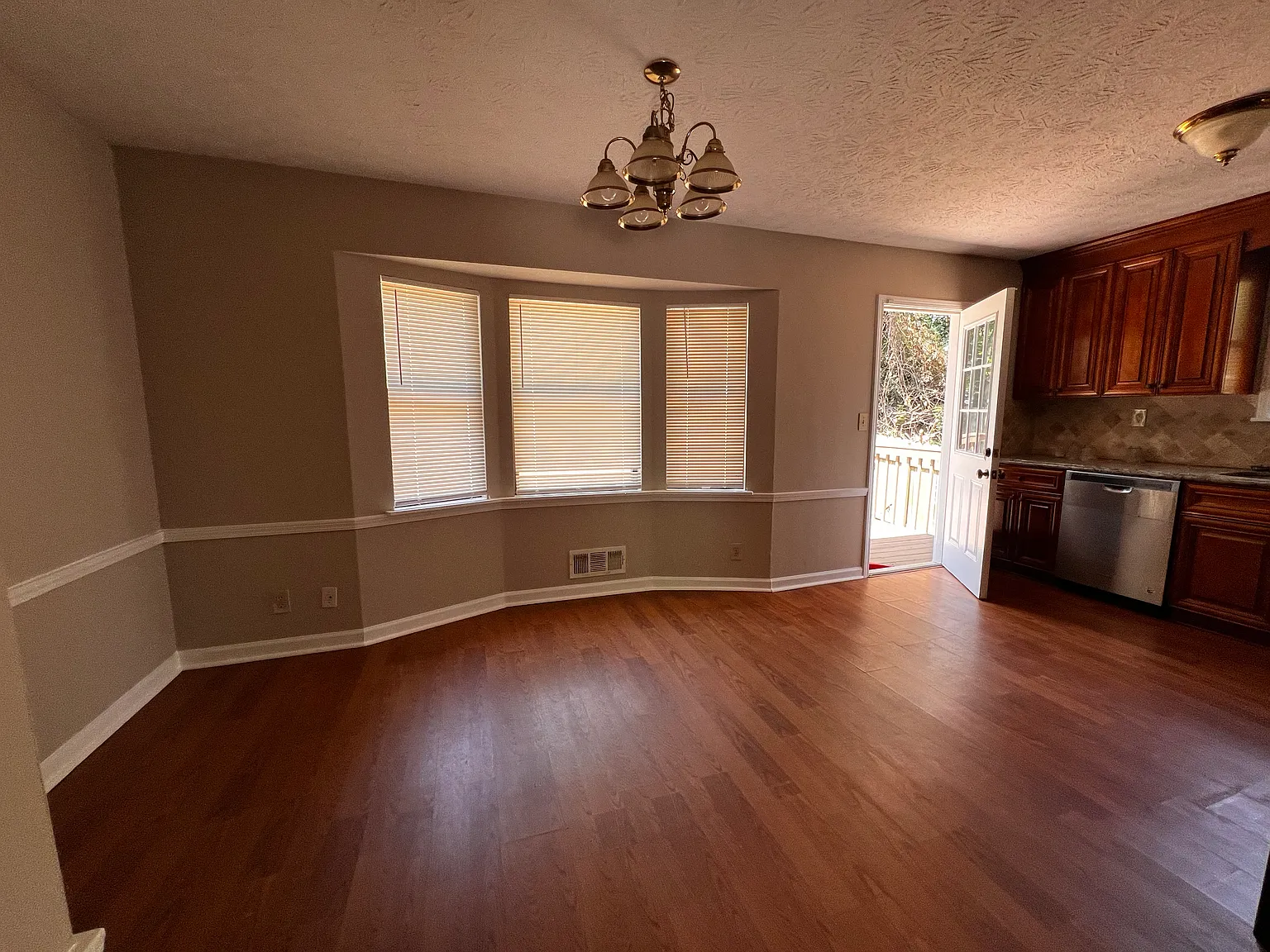 3 bed, 1426 sqft, $2,150 — Photo 2