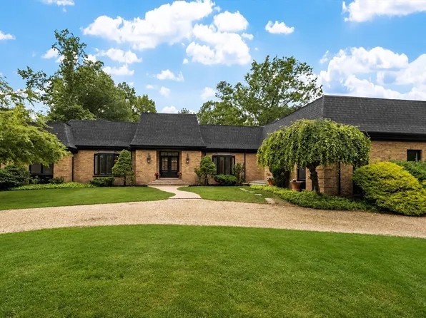 21 Wildewood Dr, Lynnfield, MA 01940
