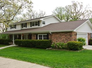 1109 Downing Dr, Waukesha, WI 53186