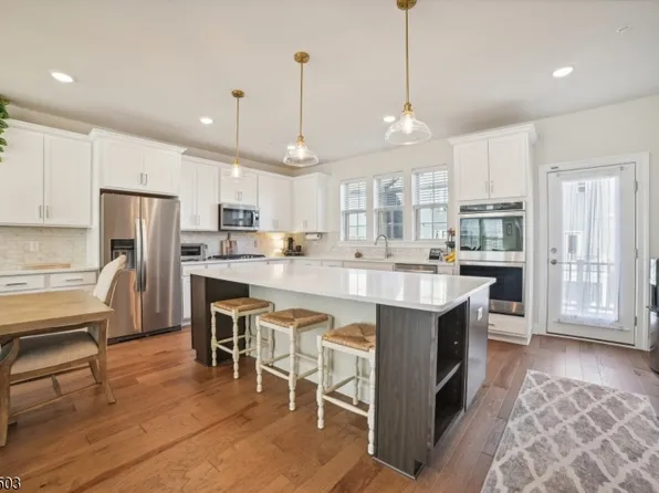 5 Marigold Ct, Warren Twp., NJ 07059