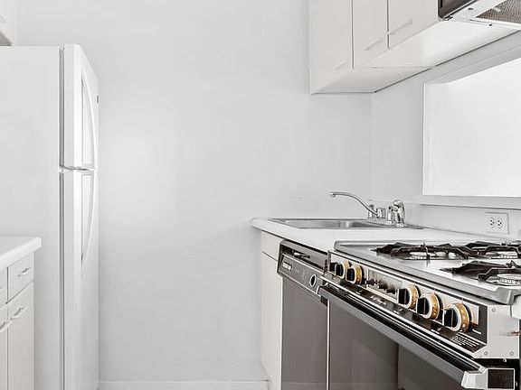 5th image of 200 E 89th St APT 18D