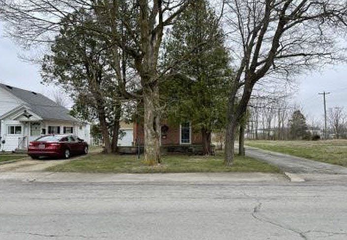 1st image of 635 W Pearl St