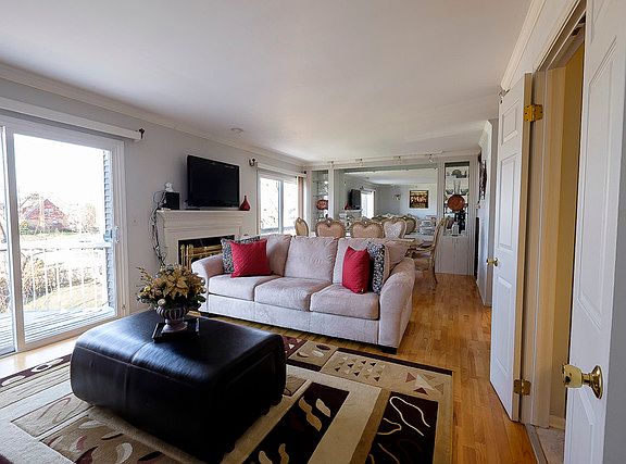 4th image of 5832 W Lincoln Ave #A