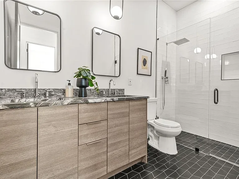 2186 Park Ter — Photo 17
