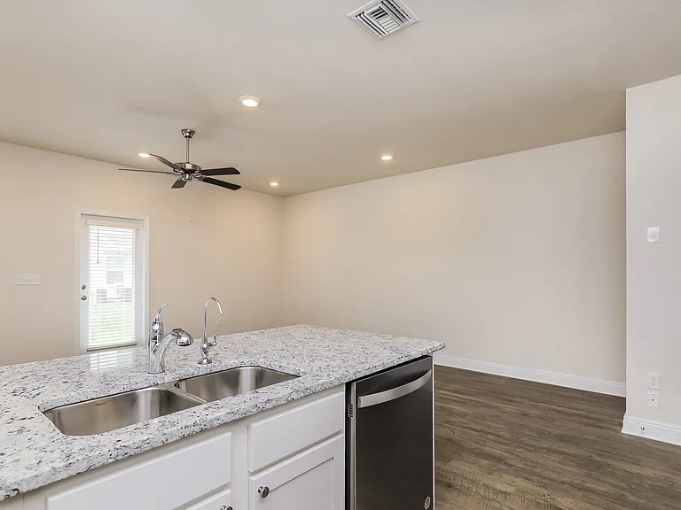 1656 Caleigh Ct — Photo 6