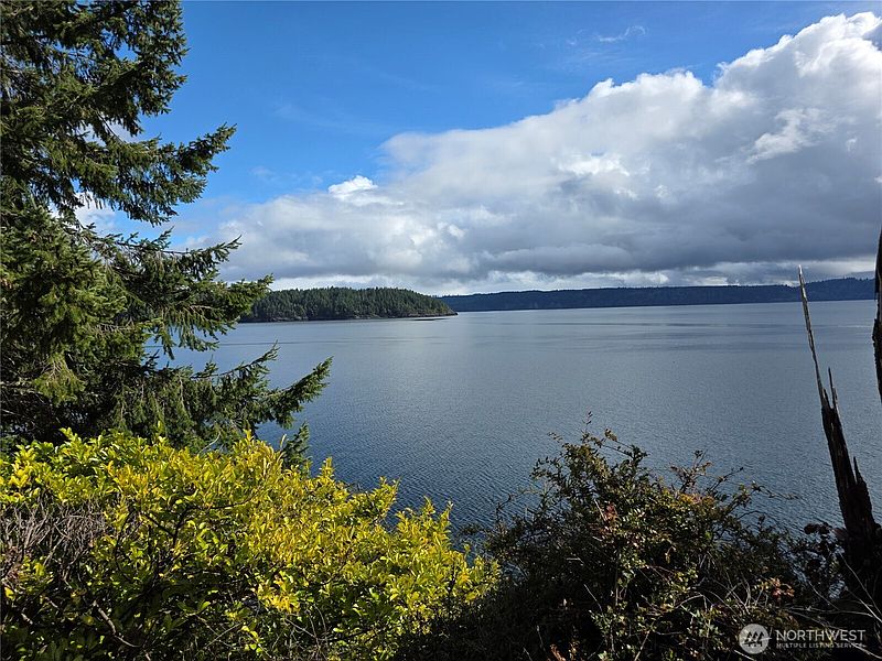 4th image of 81 Wa Wa Point Place