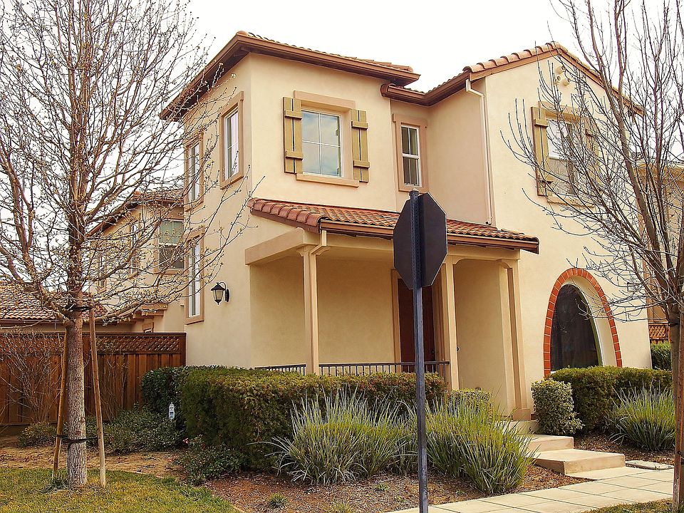 1st image of 120 S Libertad St