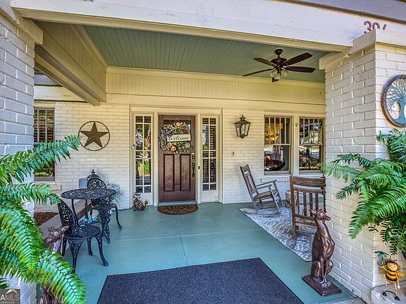 3rd image of 304 Edwards St