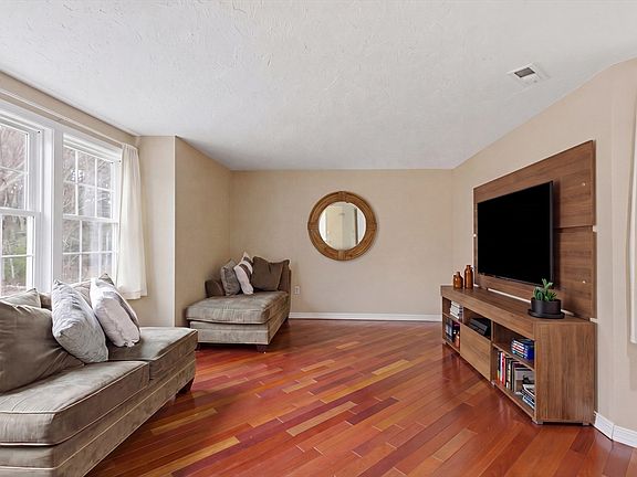 5th image of 453 Turnpike St APT 19