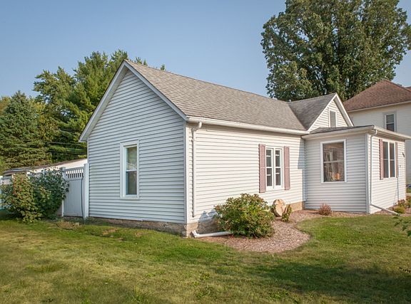 3rd image of 806 Douglas Ave