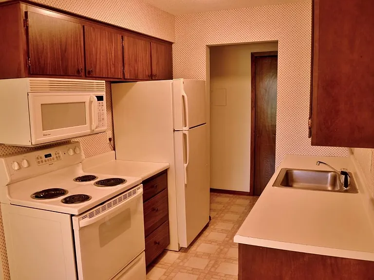 Full Appliance Kitchen