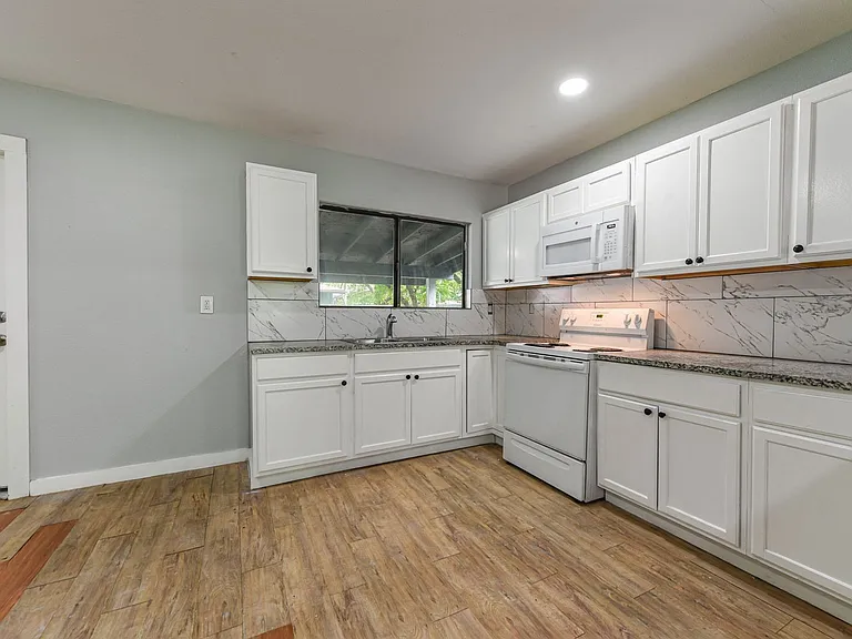 8323 Lapanto Ln #A — Photo 3