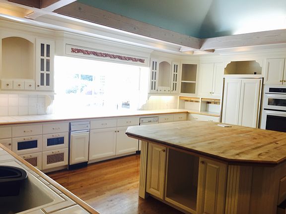 Spacious Kitchen