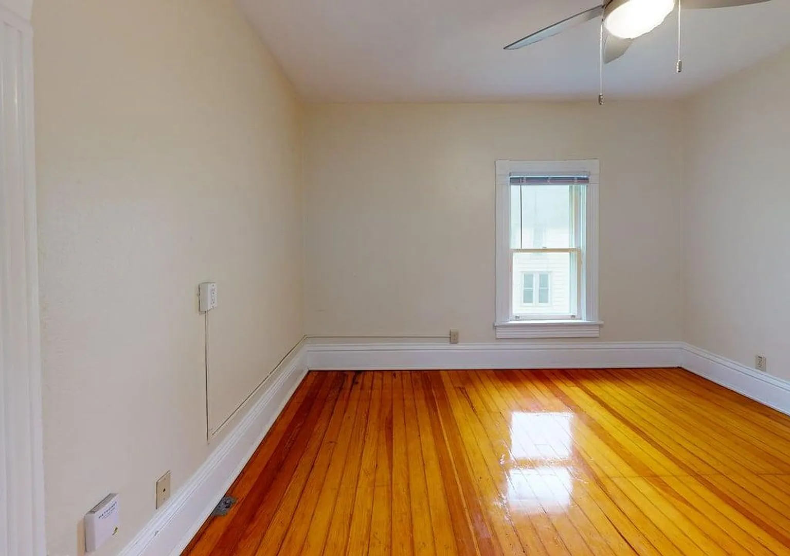 Cute, Clean, Convenient 2 Bedroom Unit in Downtown Ames — Photo 4