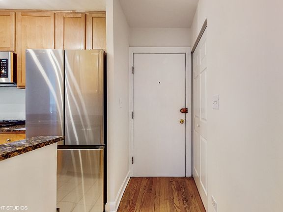 2nd image of 900 W Fullerton Ave APT 5I