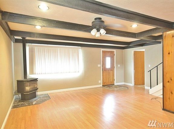 5th image of 1009 Chenault Ave