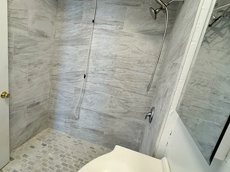 1115 Snyder Dr — Photo 7