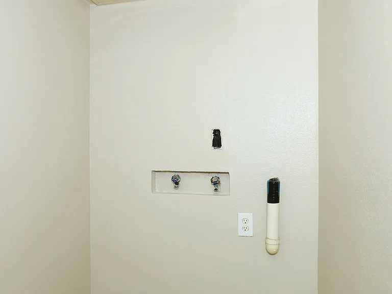 123 W 6th St #2 — Photo 10