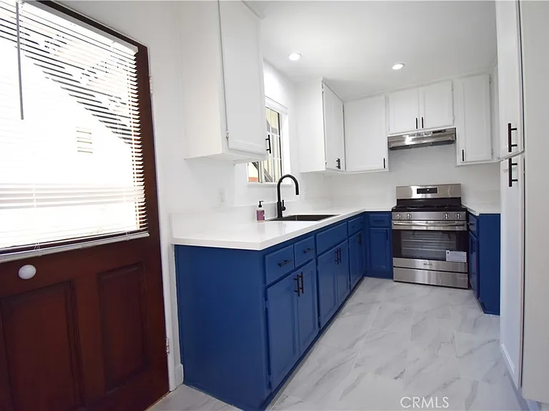 1570 N Verdugo Rd #B — Photo 3