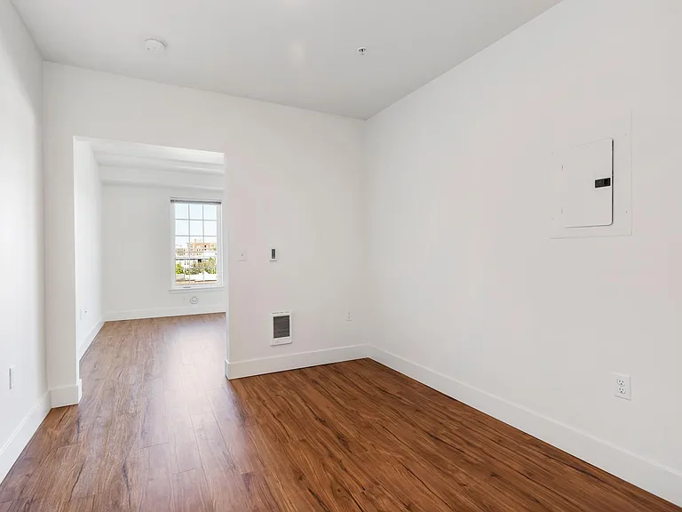 Dunn Motors Apartments — Photo 60