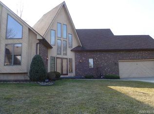 3 Chicory Ln, East Amherst, NY 14051