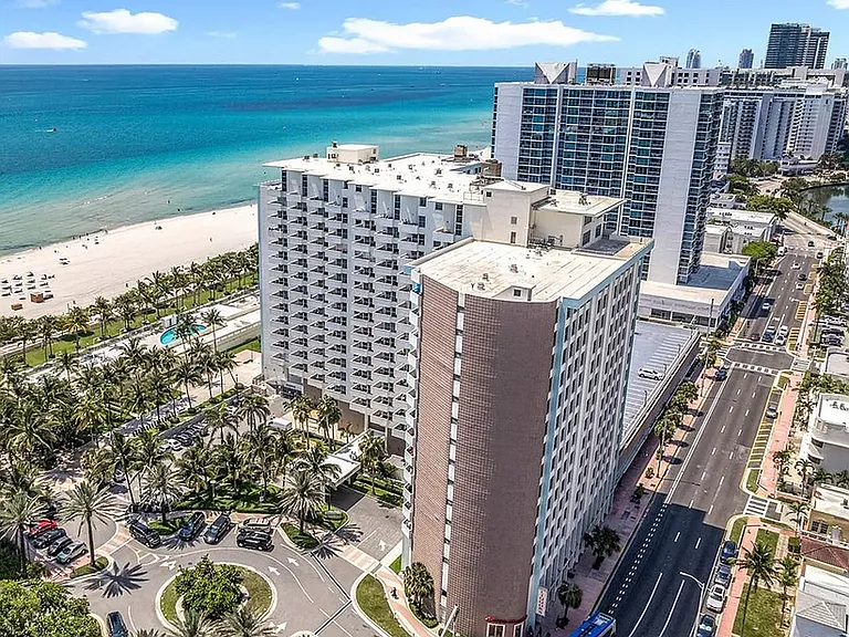 2899 Collins Ave #604 — Photo 8