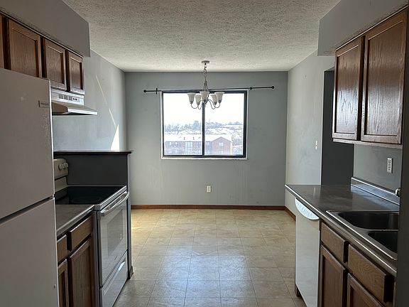 4th image of 9505 Woodland Hills Dr #9505