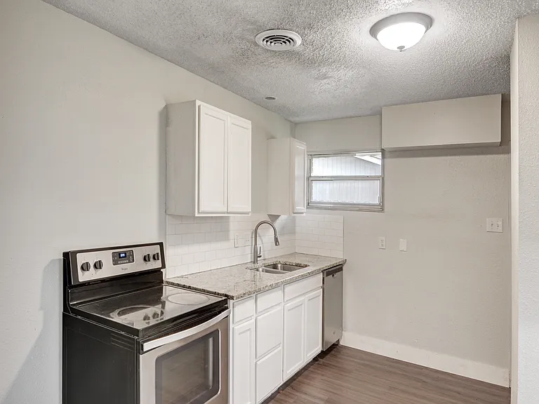 5413 Wedgwood Dr — Photo 7