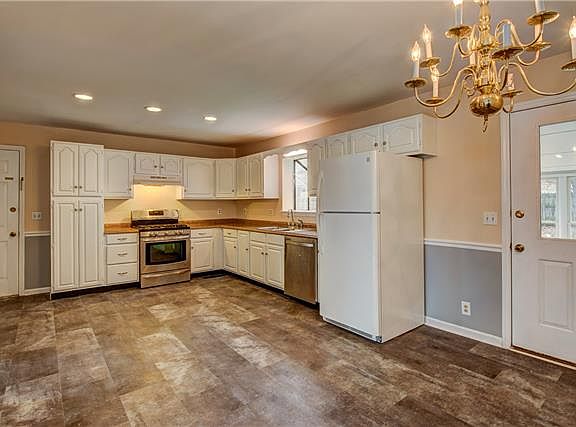 5th image of 1914 Saddlebrook Dr