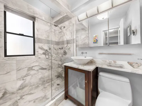 220 East 67th Street image 9 of 12