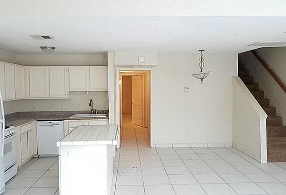 2nd image of 1014 Graham Dr APT J4