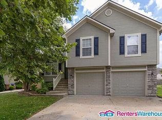 1015 Wellington Ct, Raymore, MO 64083