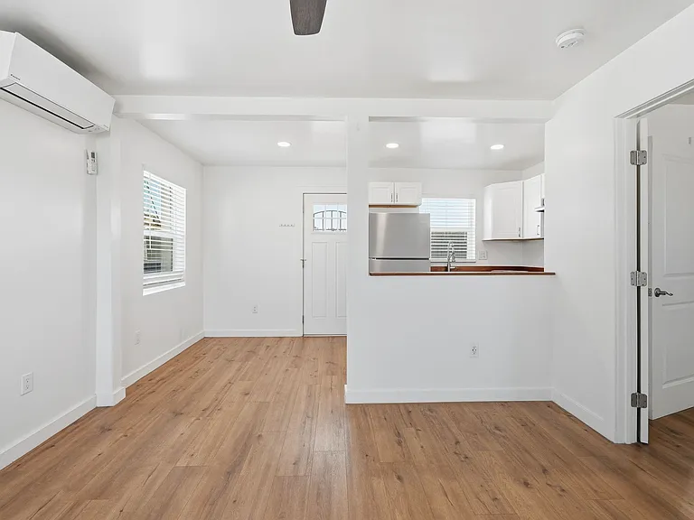 1718 N 26th Pl — Photo 6